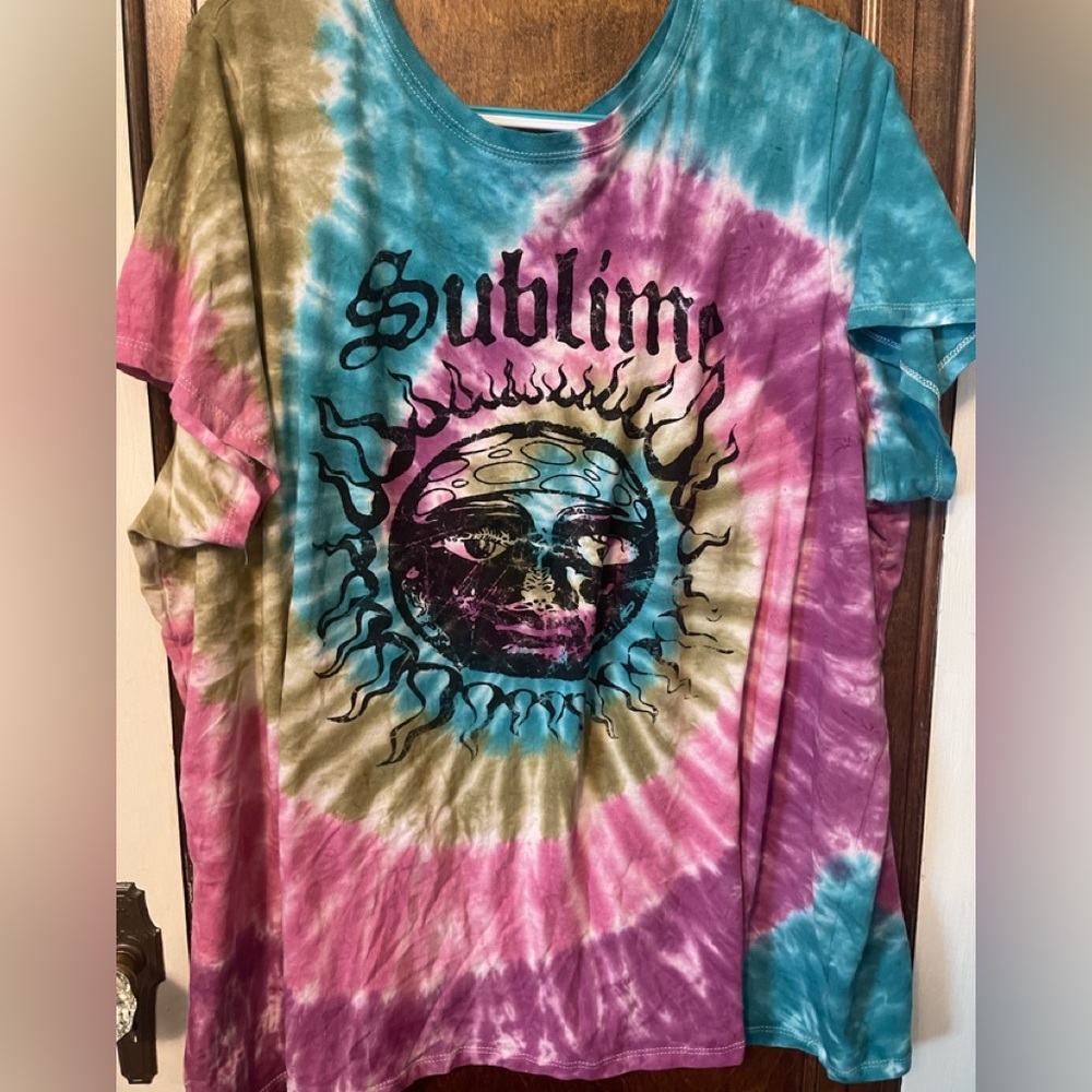 Torrid Sublime T shirt 
Excellent condition